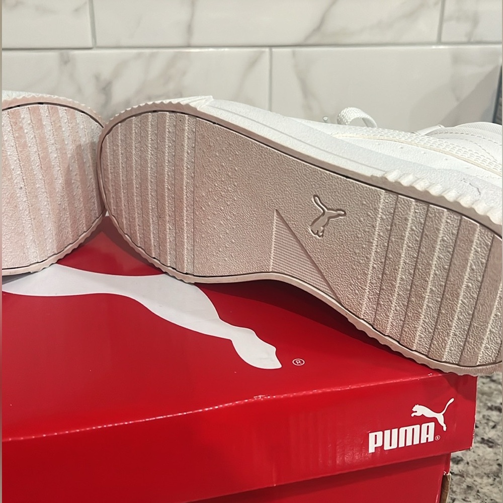 Puma Carina Mid Jr Girls sneaker sz 6C big girls White Softfoam Optimal Comfort - Picture 10 of 12